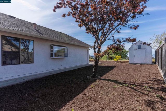2413 Christian Ct, Pinole, CA 94564