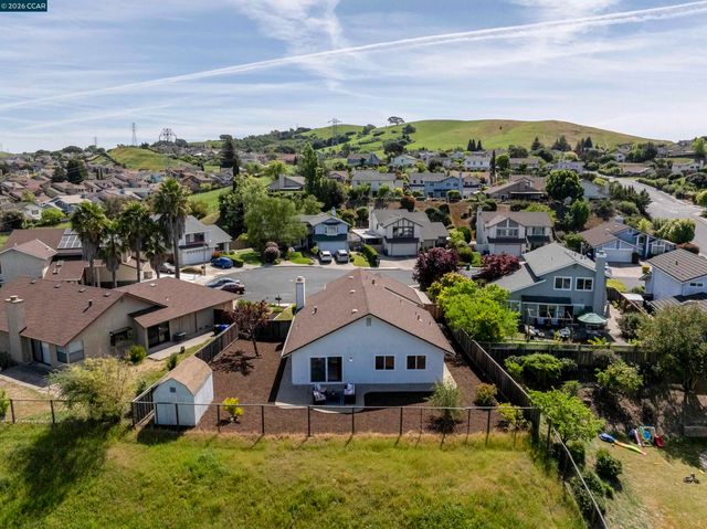 2413 Christian Ct, Pinole, CA 94564
