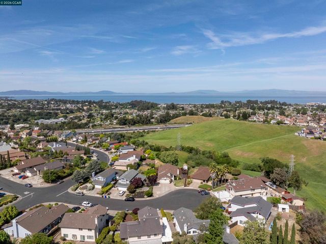 2413 Christian Ct, Pinole, CA 94564