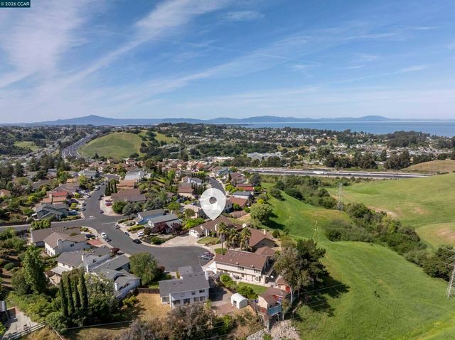 2413 Christian Ct, Pinole, CA 94564