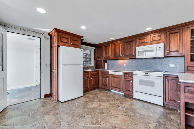 65 Lewis Point Road, Buzzards Bay, MA 02532