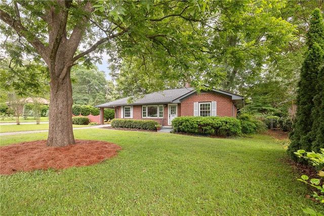 2605 Woodridge Drive, Decatur, GA 30033