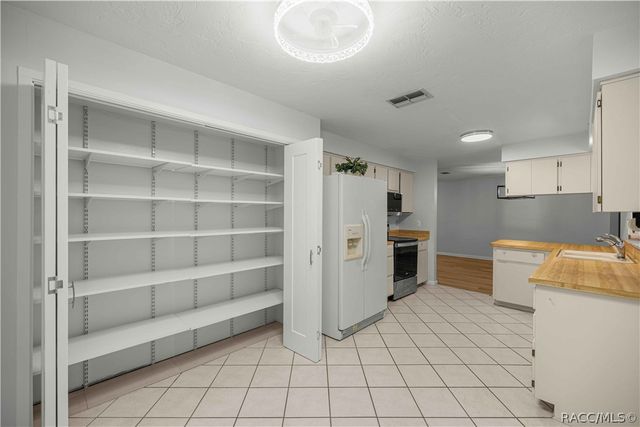 653 W Buttonbush Drive, Beverly Hills, FL 34465