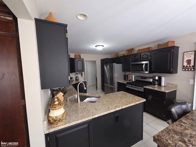 47187 Mission Vly E Road, Macomb Twp, MI 48042