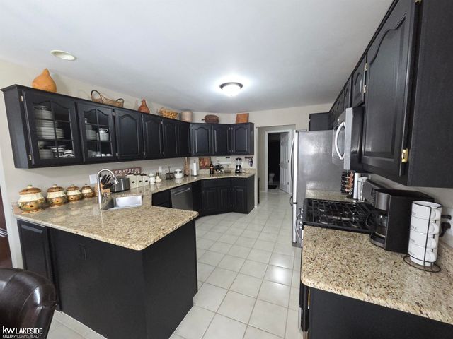 47187 Mission Vly E Road, Macomb Twp, MI 48042