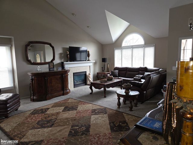 47187 Mission Vly E Road, Macomb Twp, MI 48042