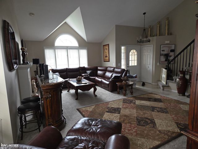 47187 Mission Vly E Road, Macomb Twp, MI 48042