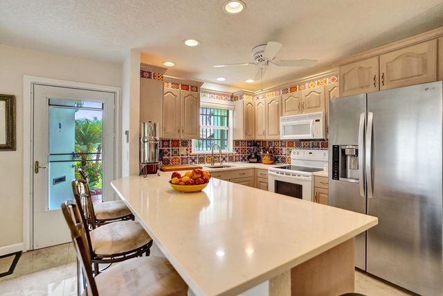 201 Bayview Avenue D, Boynton Beach, FL 33435