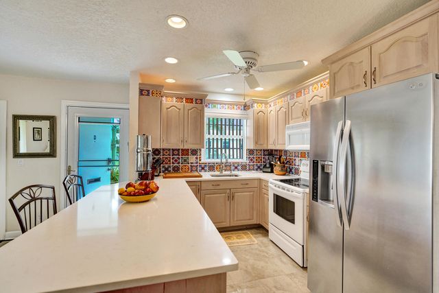 201 Bayview Avenue D, Boynton Beach, FL 33435