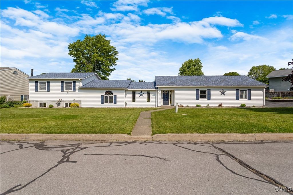 39 Eisenhower Avenue, Oswego-city, NY 13126