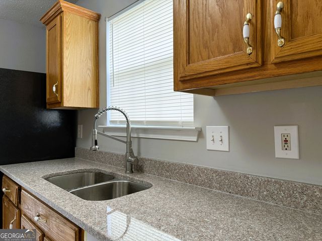 5609 Eagles Feather Lane, Riverdale, GA 30274