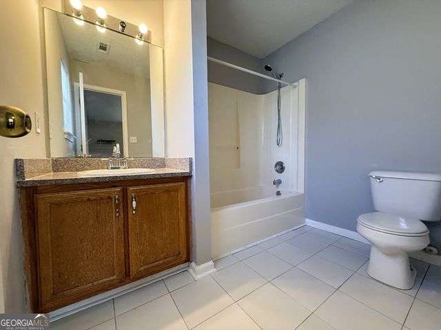 5609 Eagles Feather Lane, Riverdale, GA 30274