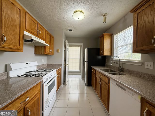 5609 Eagles Feather Lane, Riverdale, GA 30274