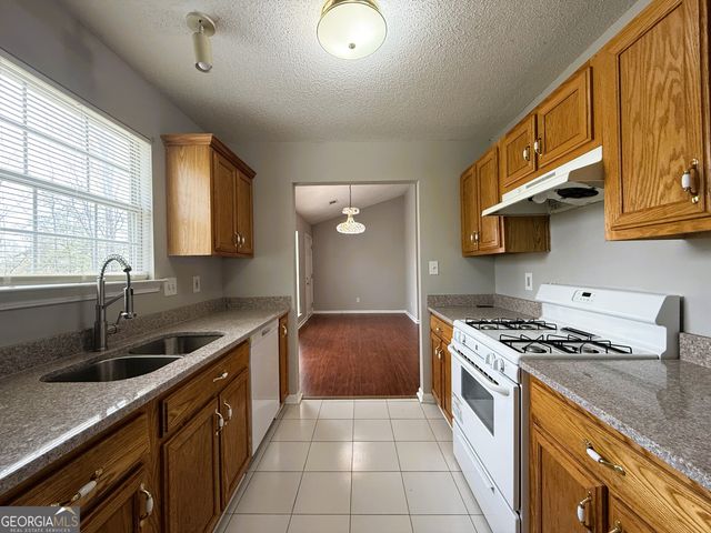 5609 Eagles Feather Lane, Riverdale, GA 30274