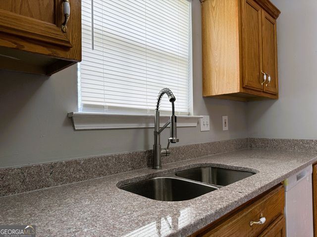 5609 Eagles Feather Lane, Riverdale, GA 30274