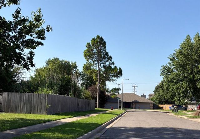 124 Vinita Drive, Norman, OK 73071