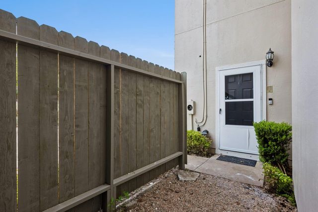 100 Lido CIR H2, Lakeway, TX 78734
