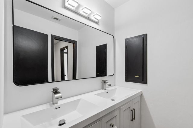 100 Lido CIR H2, Lakeway, TX 78734
