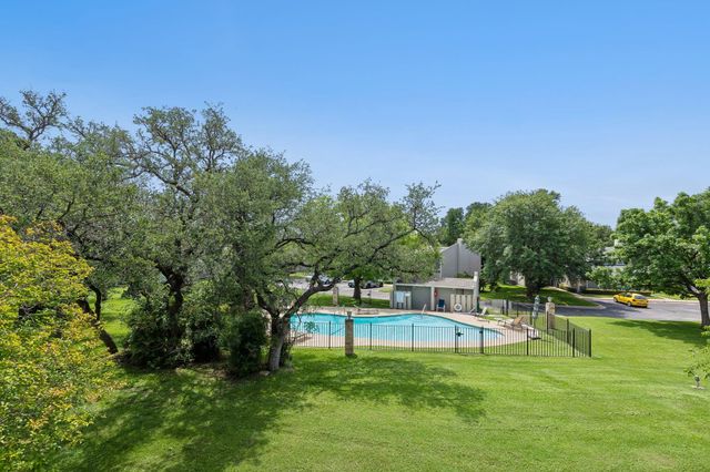 100 Lido CIR H2, Lakeway, TX 78734