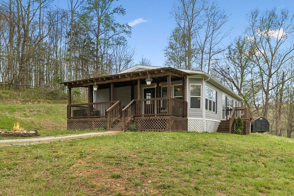 805 Harris Rd, Dickson, TN 37055