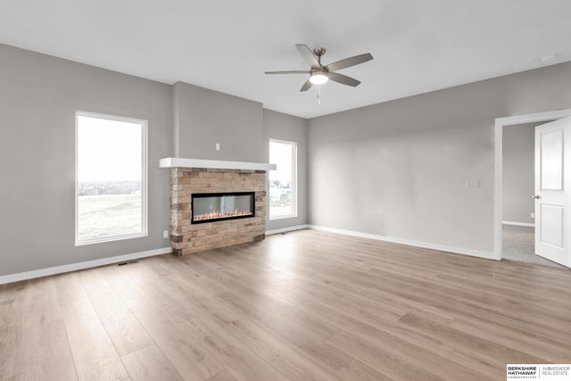 10403 Cimarron Street, Papillion, NE 68046