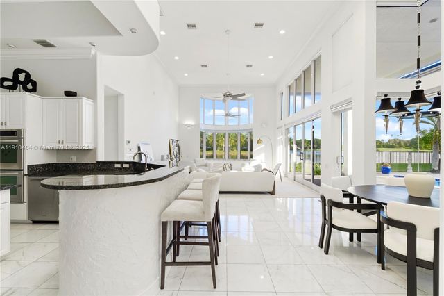 2939 Paddock Ln, Weston, FL 33331