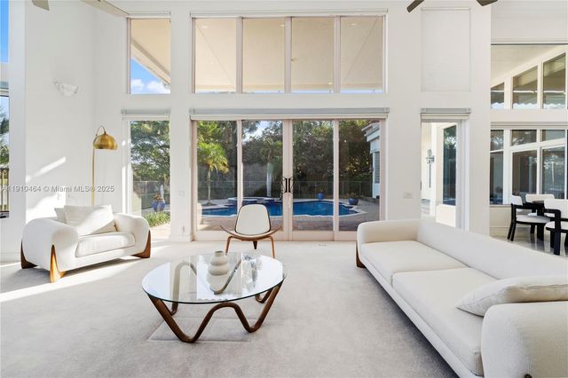 2939 Paddock Ln, Weston, FL 33331