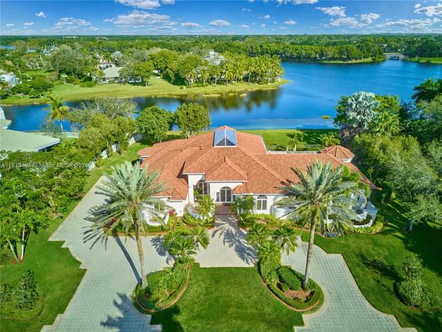 2939 Paddock Ln, Weston, FL 33331