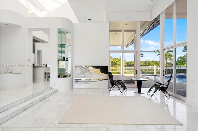 2939 Paddock Ln, Weston, FL 33331