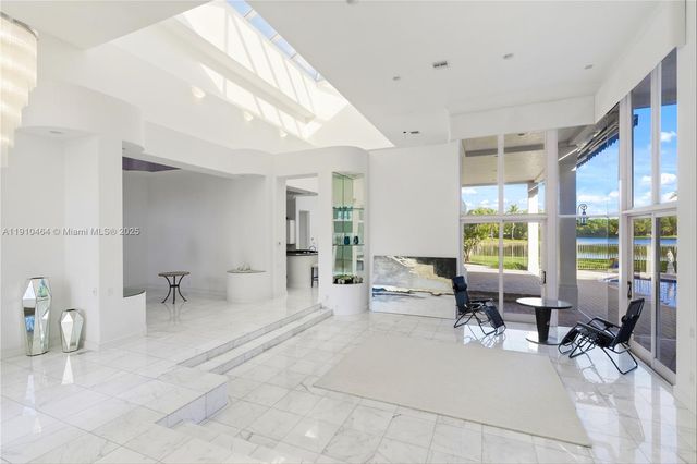 2939 Paddock Ln, Weston, FL 33331