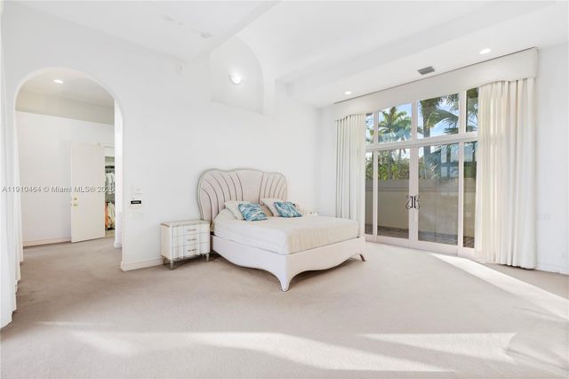 2939 Paddock Ln, Weston, FL 33331