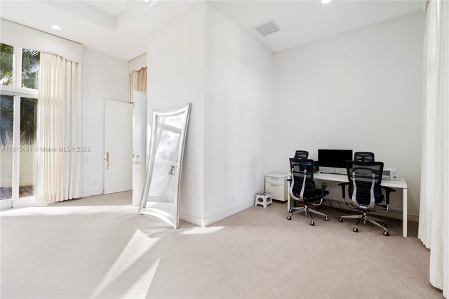 2939 Paddock Ln, Weston, FL 33331