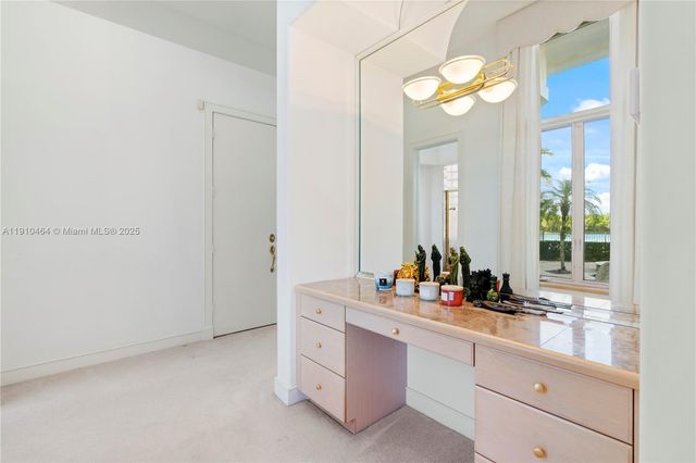 2939 Paddock Ln, Weston, FL 33331