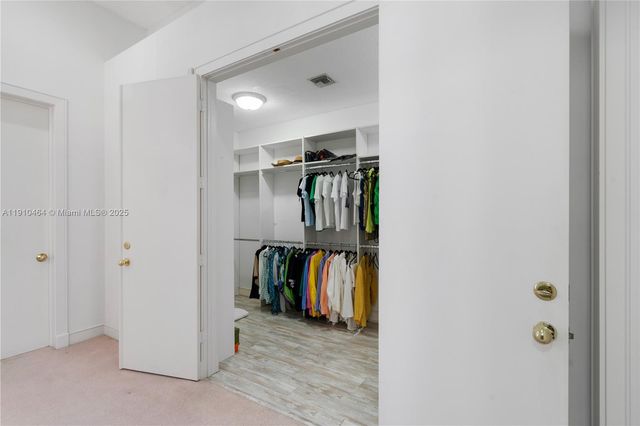 2939 Paddock Ln, Weston, FL 33331