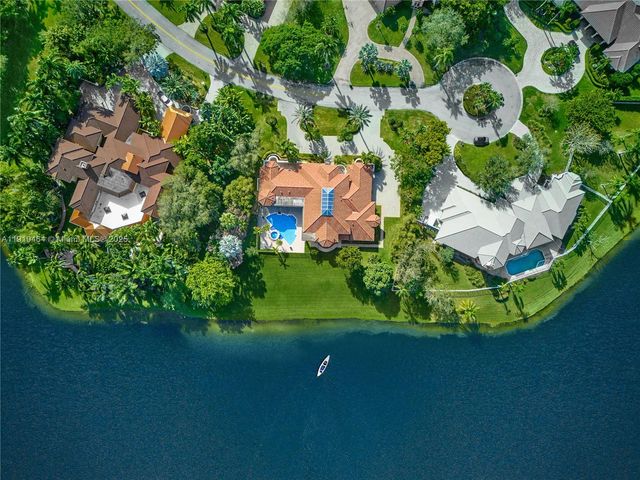 2939 Paddock Ln, Weston, FL 33331