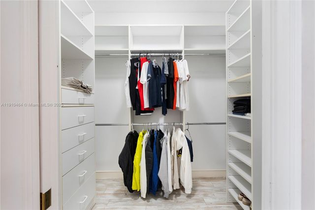 2939 Paddock Ln, Weston, FL 33331