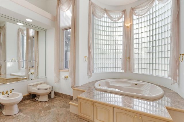 2939 Paddock Ln, Weston, FL 33331