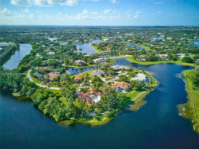 2939 Paddock Ln, Weston, FL 33331