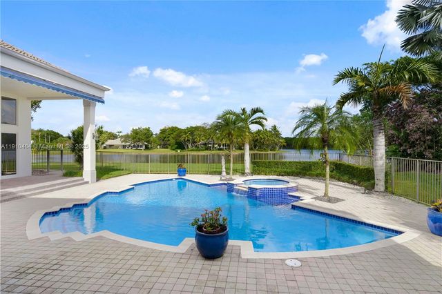 2939 Paddock Ln, Weston, FL 33331