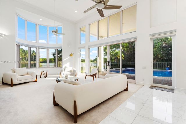 2939 Paddock Ln, Weston, FL 33331