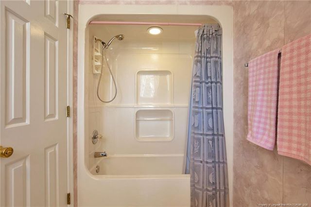 7700 Gaelic Drive, Fayetteville, NC 28306