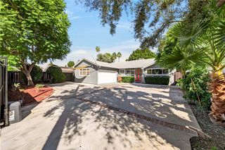 22817 Burbank Boulevard, Woodland Hills, CA 91367