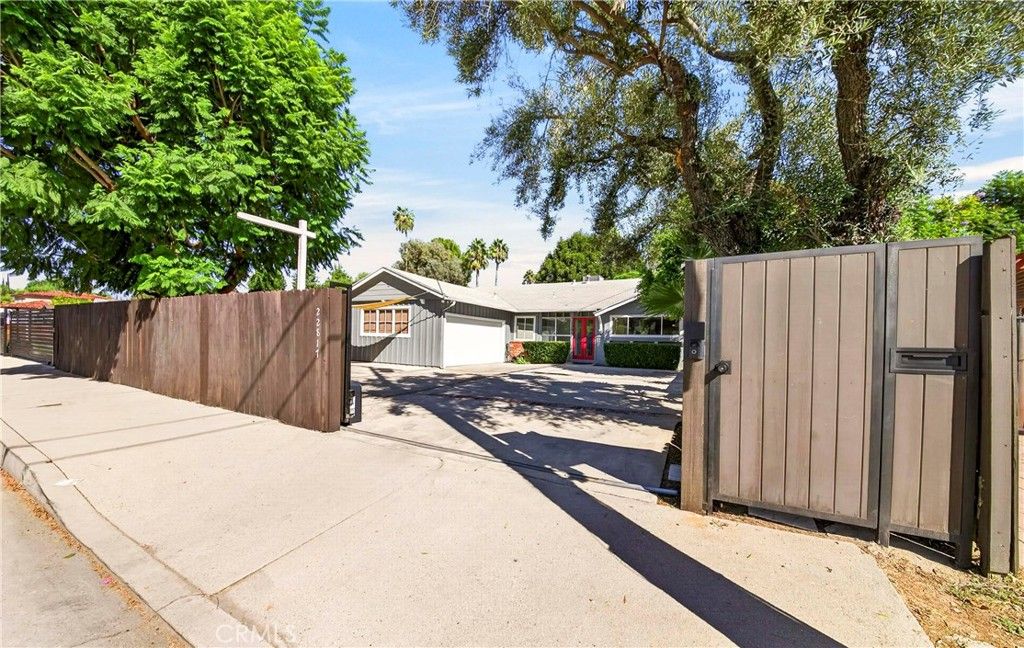 22817 Burbank Boulevard, Woodland Hills, CA 91367 — photo 4