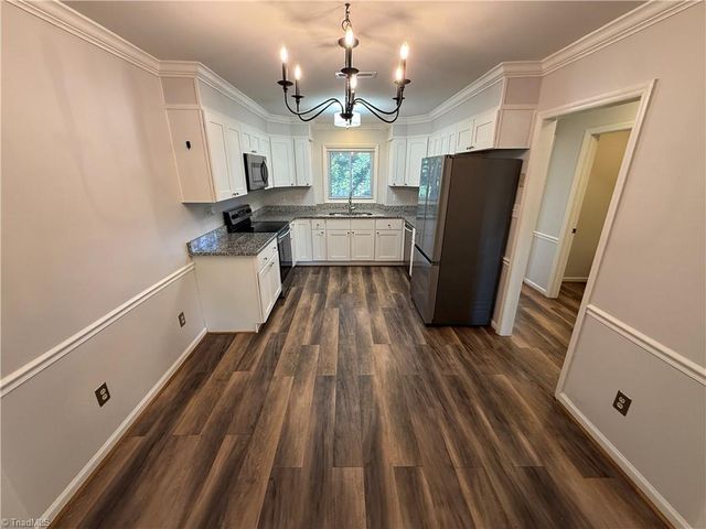 2000 Ridge Brook Court, Winston-salem, NC 27127