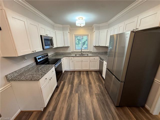 2000 Ridge Brook Court, Winston-salem, NC 27127