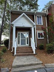 2000 Ridge Brook Court, Winston-salem, NC 27127