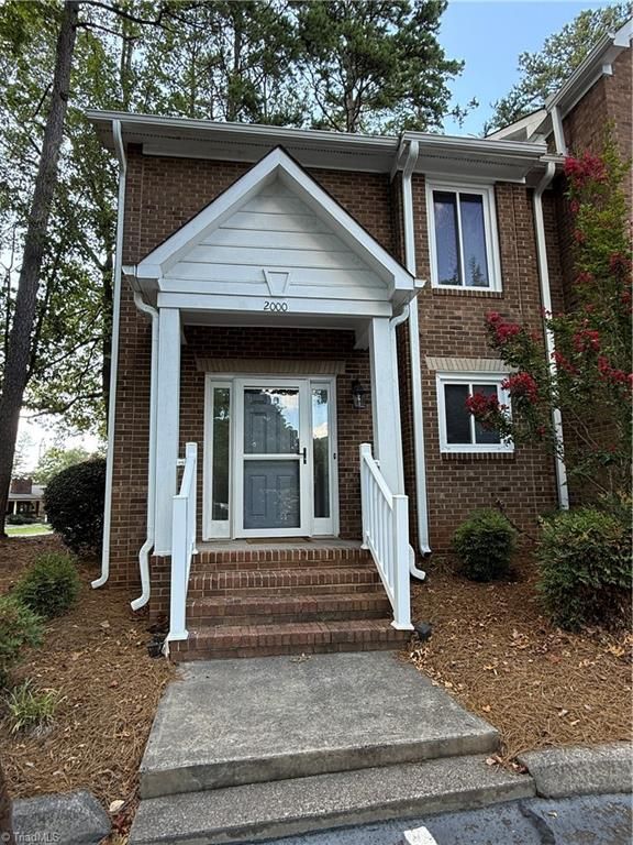 2000 Ridge Brook Court, Winston-salem, NC 27127
