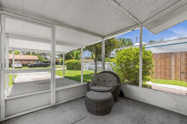 37102 OAK LANE, Umatilla, FL 32784