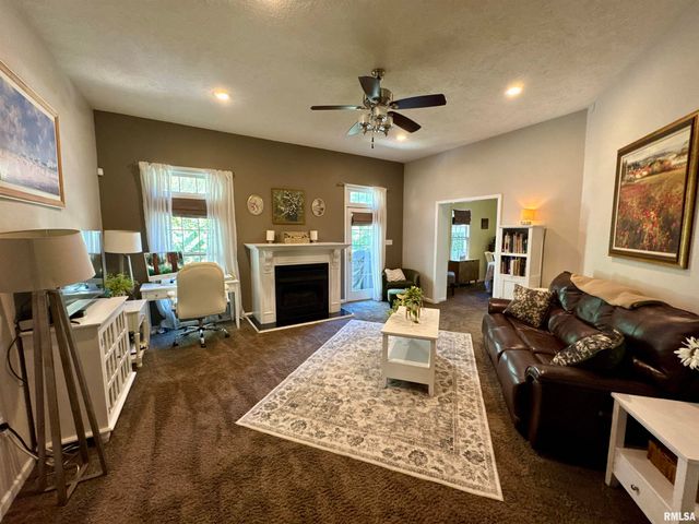 1801 COLONIAL Drive, Marion, IL 62959