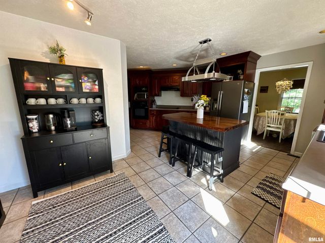 1801 COLONIAL Drive, Marion, IL 62959